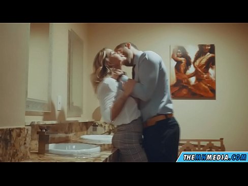 ❤️ Uma blonde obugaxayo ekuyenga endlini yangasese yomphakathi Zocansi ku-zu.xxxner.ru ❌️❤